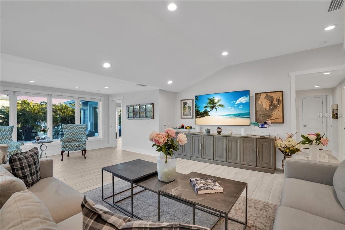 Listing photo id 19 for 623 Concord Lane