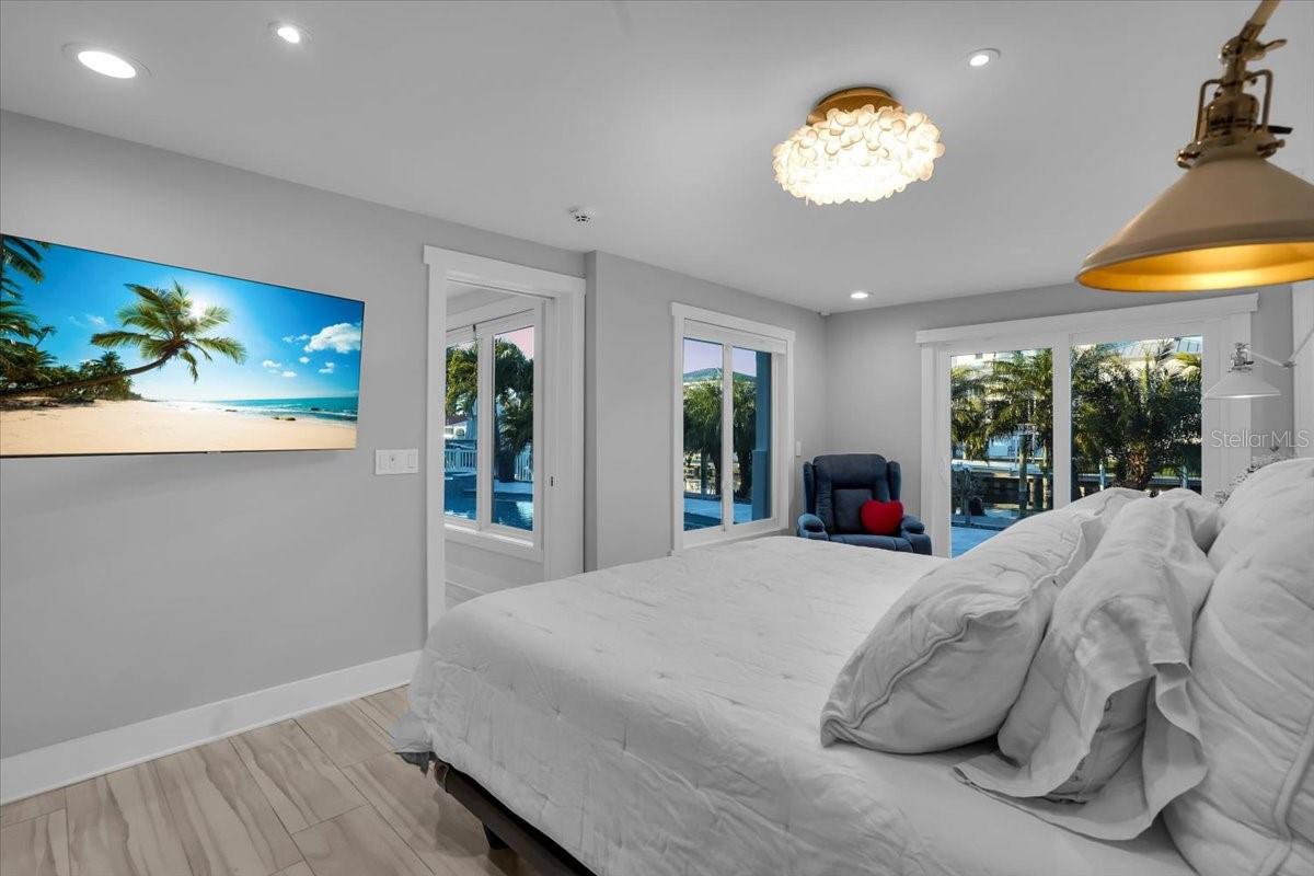 Listing photo id 37 for 623 Concord Lane