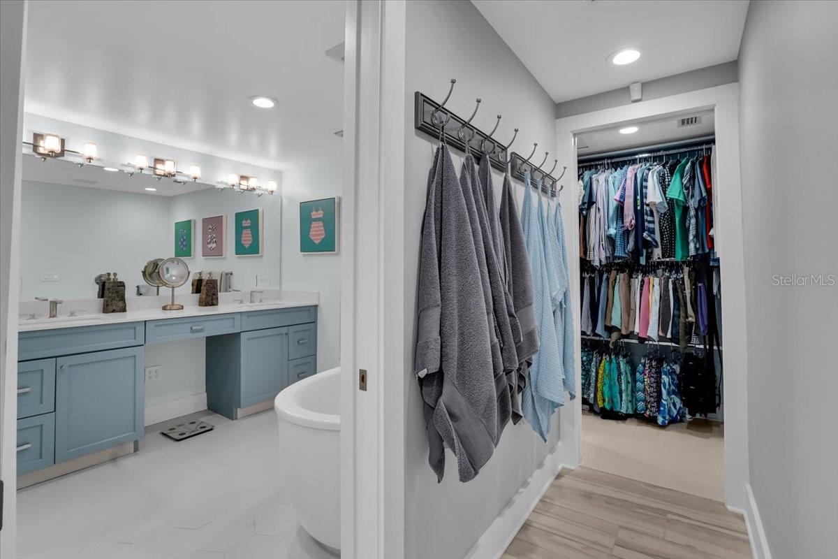 Listing photo id 42 for 623 Concord Lane