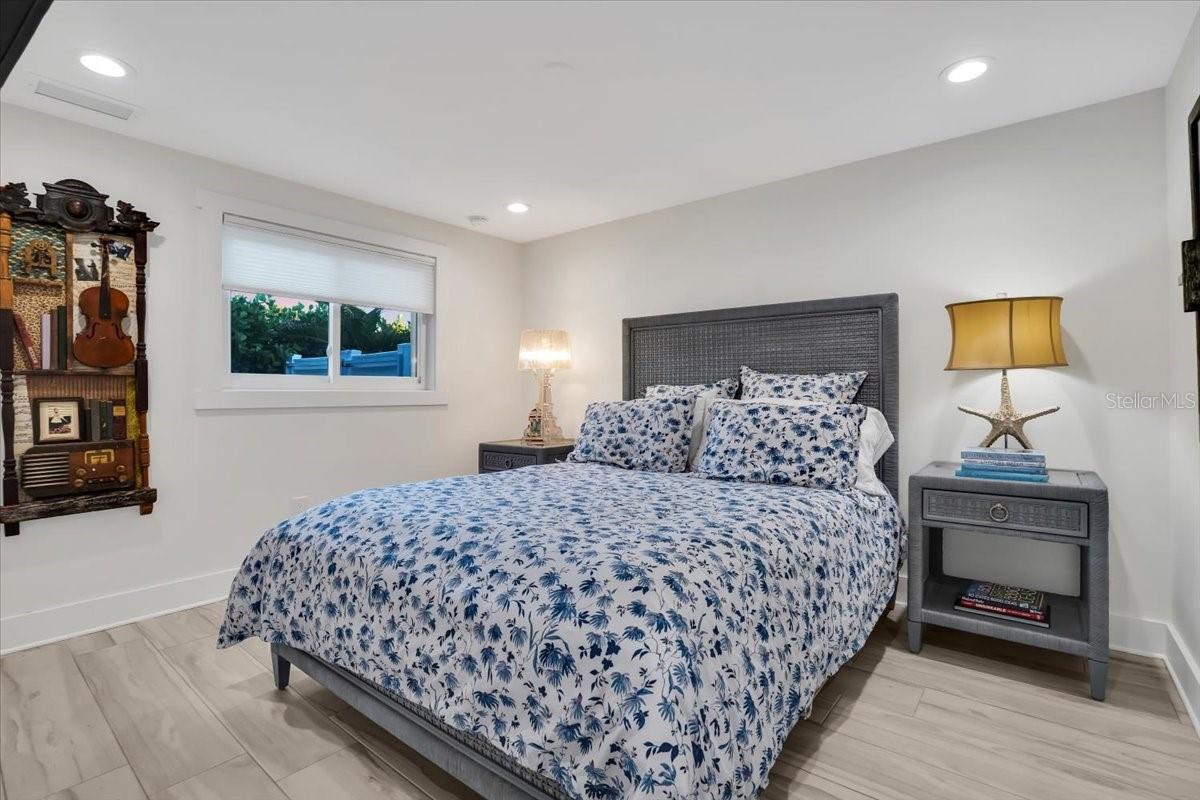 Listing photo id 46 for 623 Concord Lane