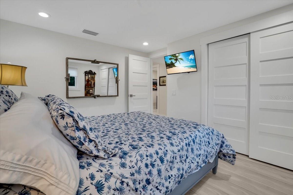 Listing photo id 47 for 623 Concord Lane