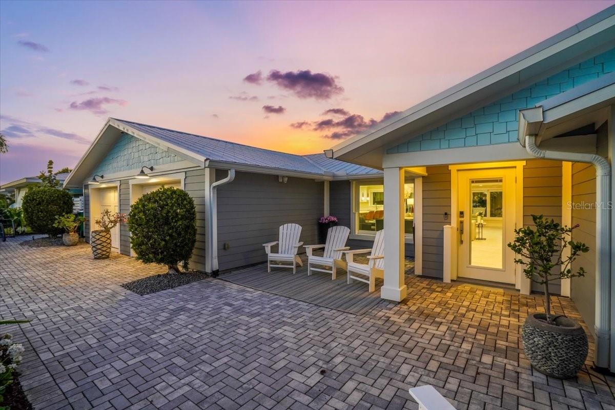 Listing photo id 3 for 623 Concord Lane