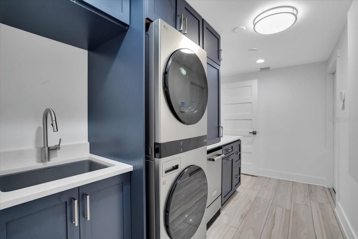 Listing photo id 54 for 623 Concord Lane