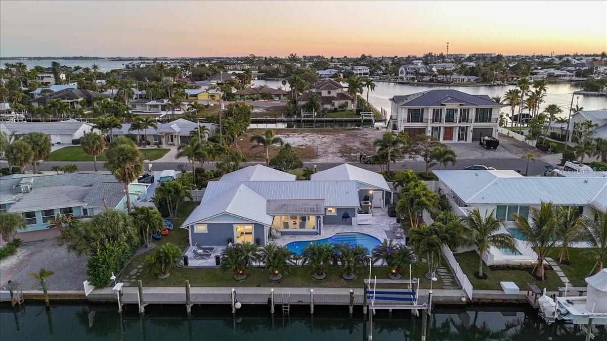 Listing photo id 5 for 623 Concord Lane