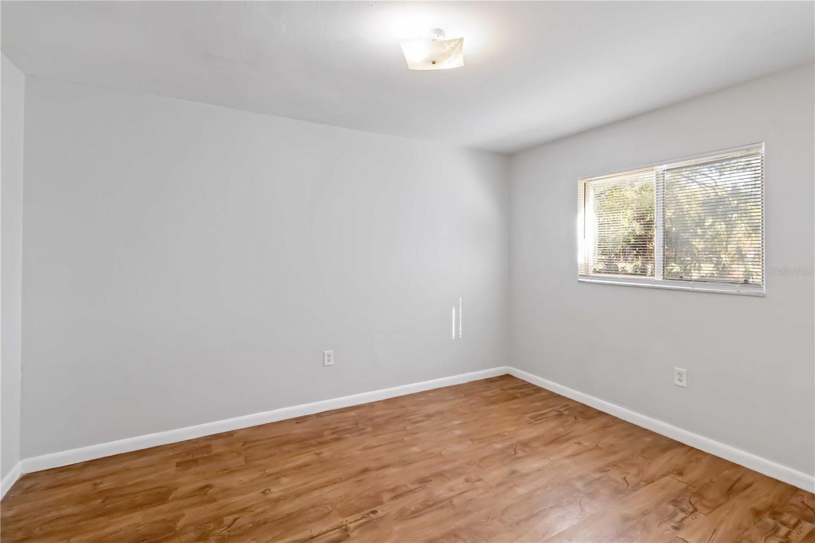 Image 16 of 31 For 5801 8th Street Court E