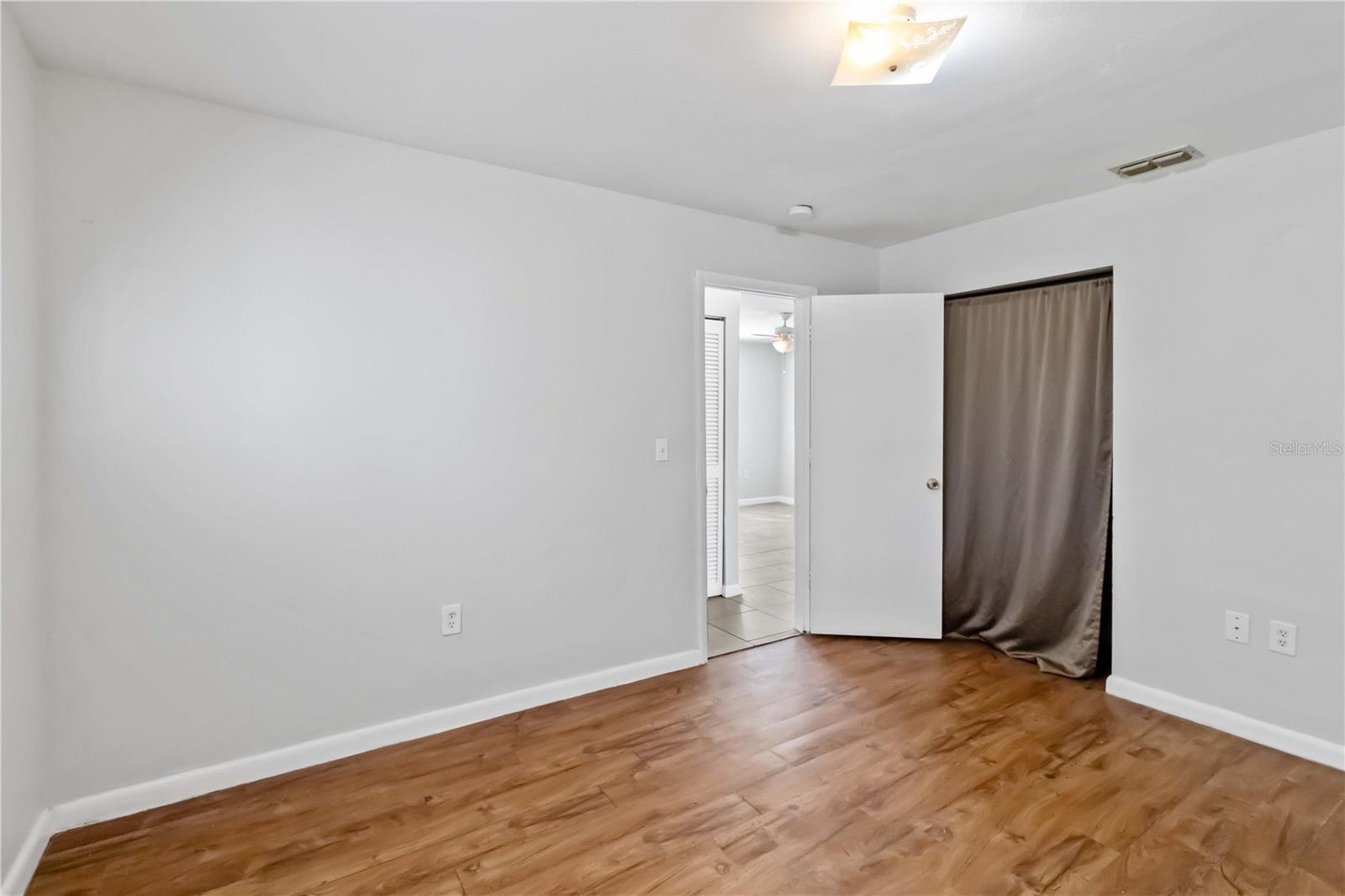 Image 17 of 31 For 5801 8th Street Court E