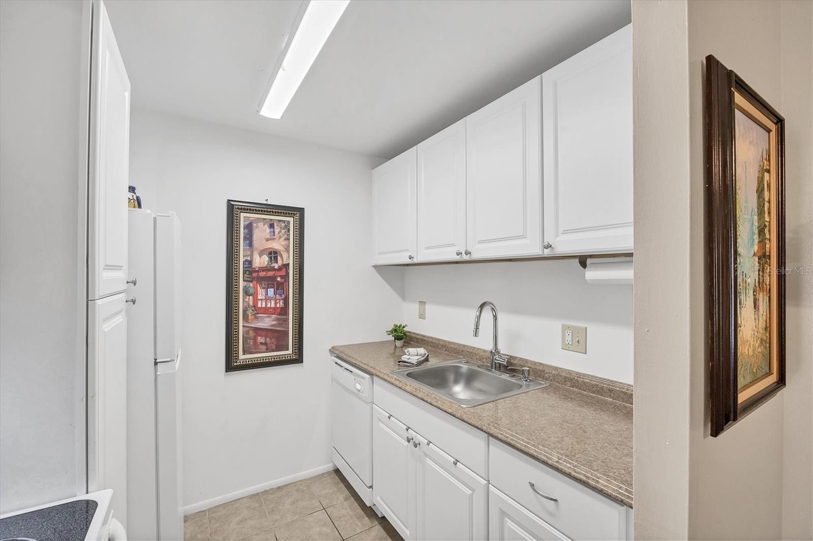 Image 15 of 53 For 3241 Beneva Road 203