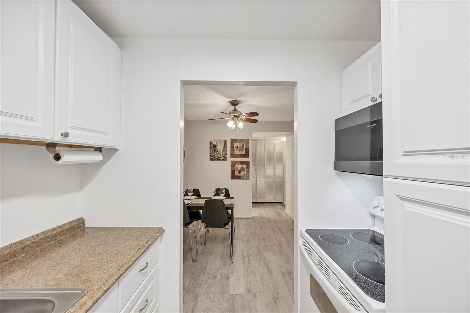 Image 18 of 53 For 3241 Beneva Road 203