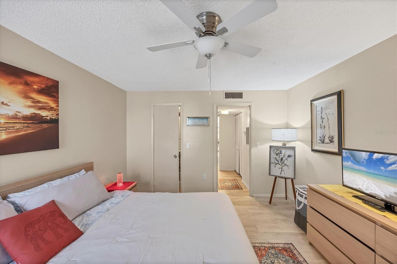 Image 20 of 53 For 3241 Beneva Road 203