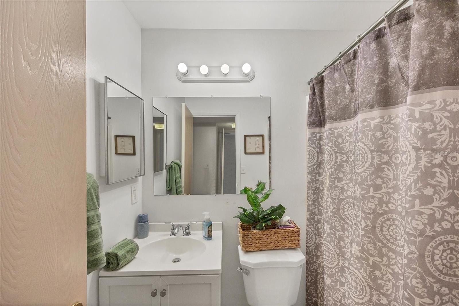 Image 22 of 53 For 3241 Beneva Road 203