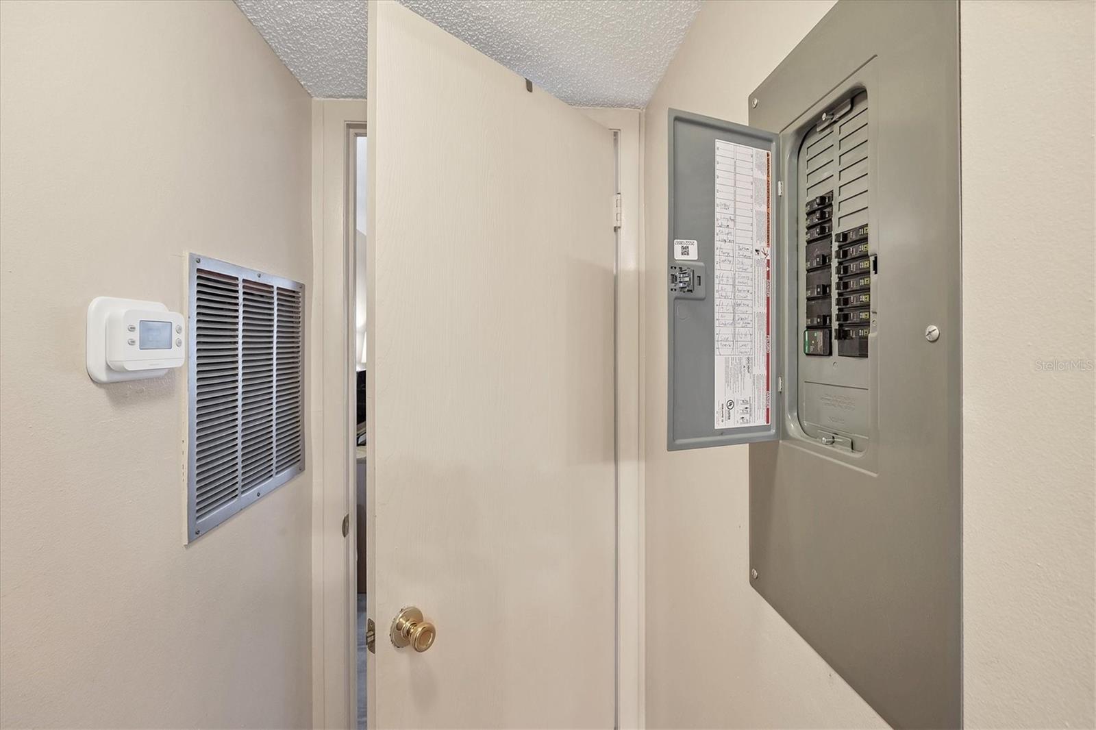 Image 24 of 53 For 3241 Beneva Road 203