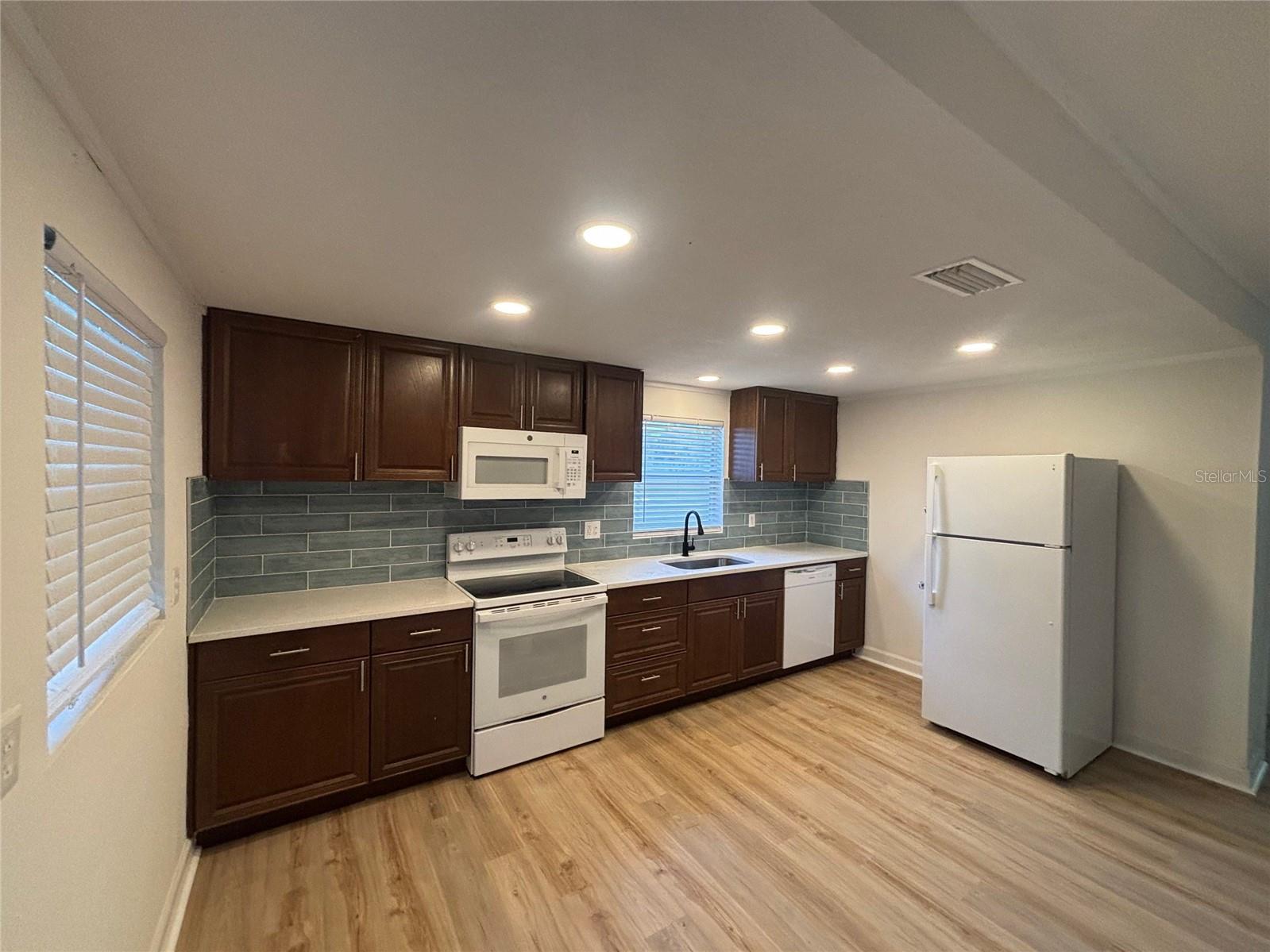 Image 2 of 11 For 403 Virginia Street