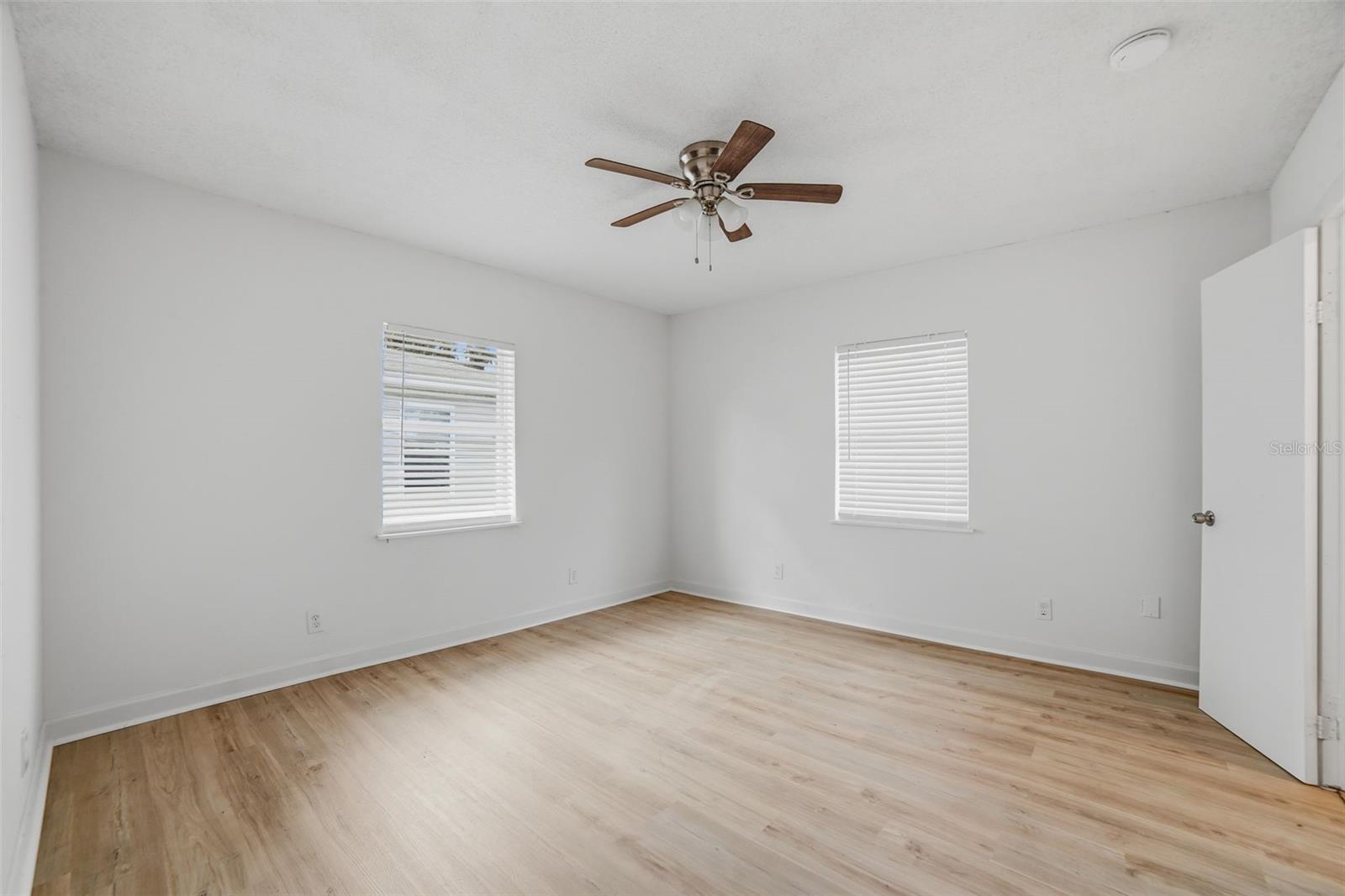 Image 3 of 11 For 403 Virginia Street