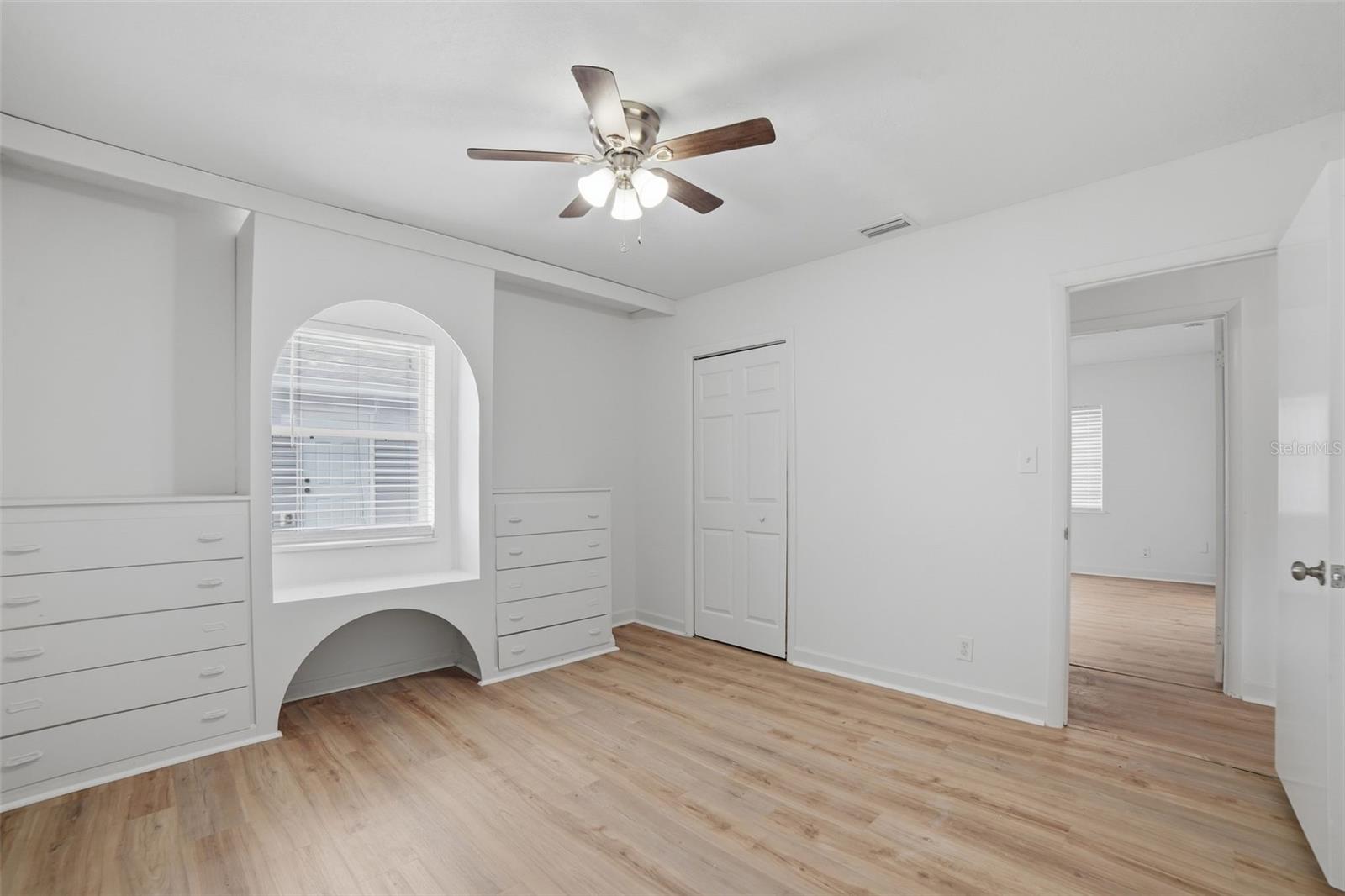 Image 5 of 11 For 403 Virginia Street