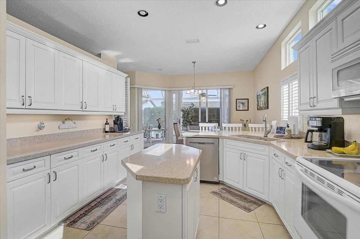 Image 14 of 46 For 4729 Peridia Boulevard E