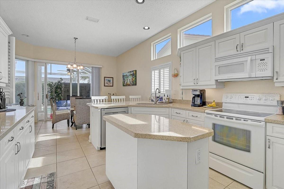 Image 15 of 46 For 4729 Peridia Boulevard E