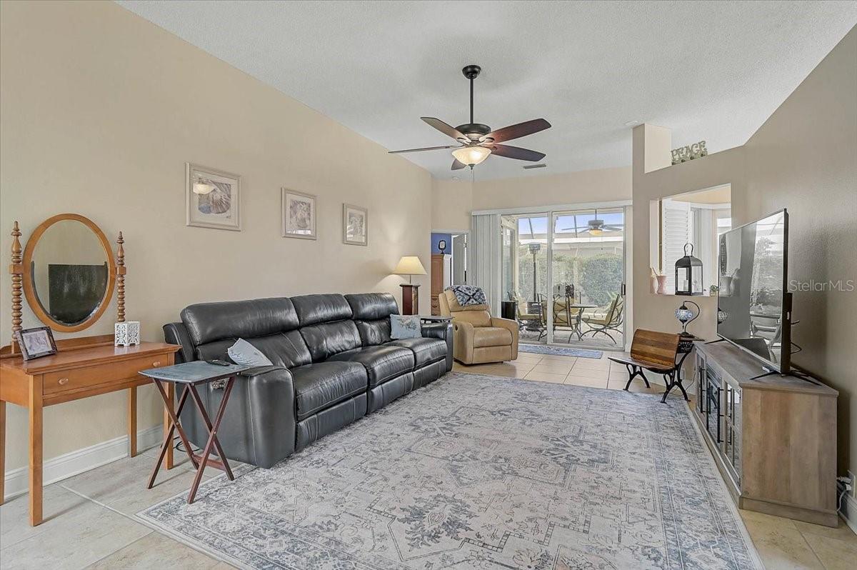 Image 5 of 46 For 4729 Peridia Boulevard E