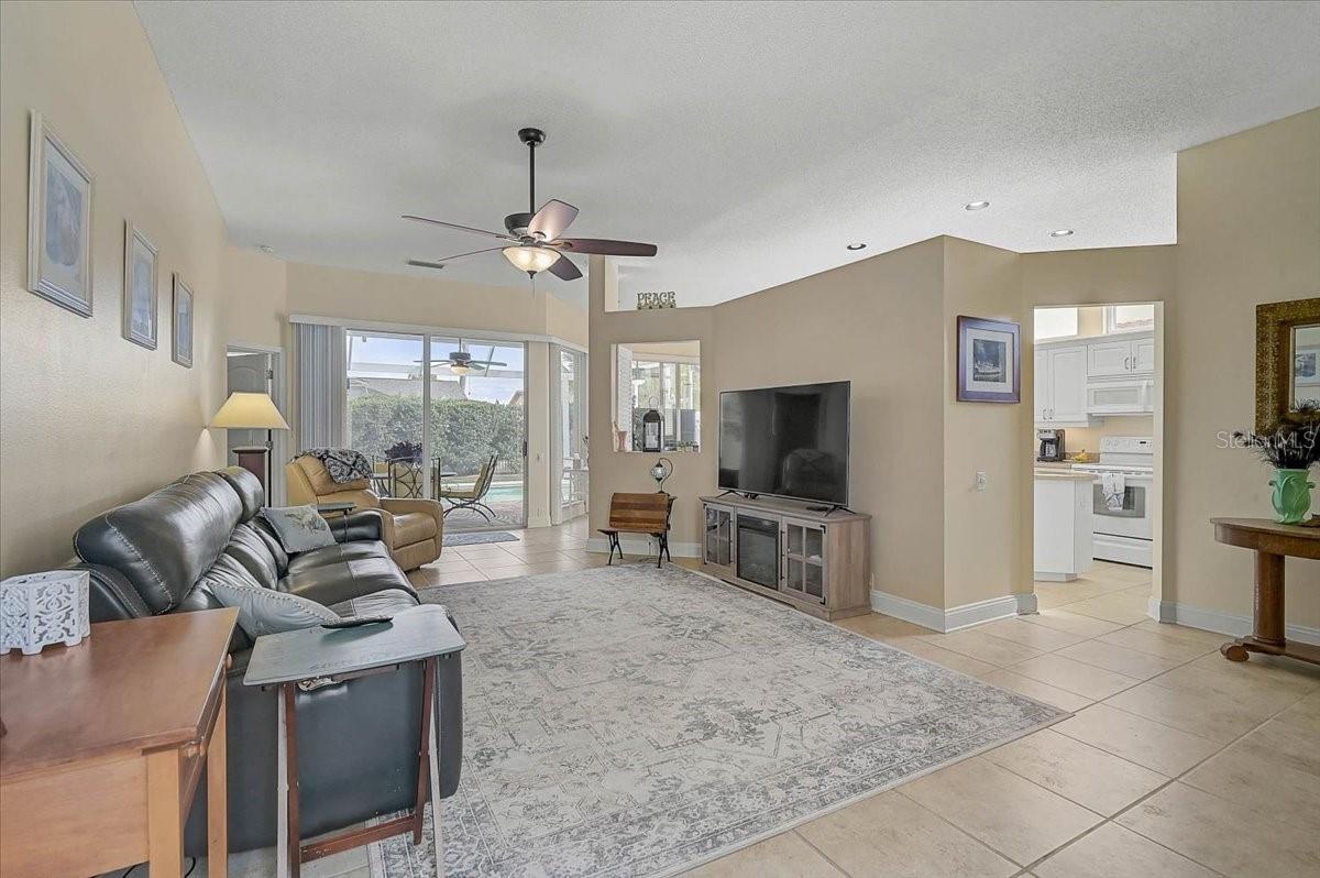 Image 6 of 46 For 4729 Peridia Boulevard E