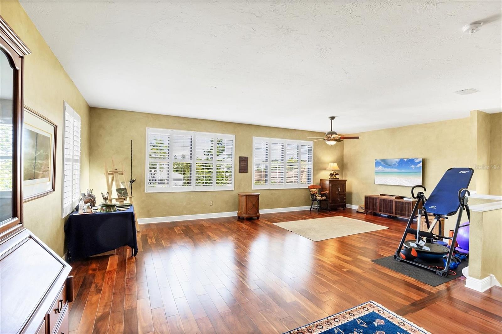 Image 32 of 47 For 381 Bob White Drive