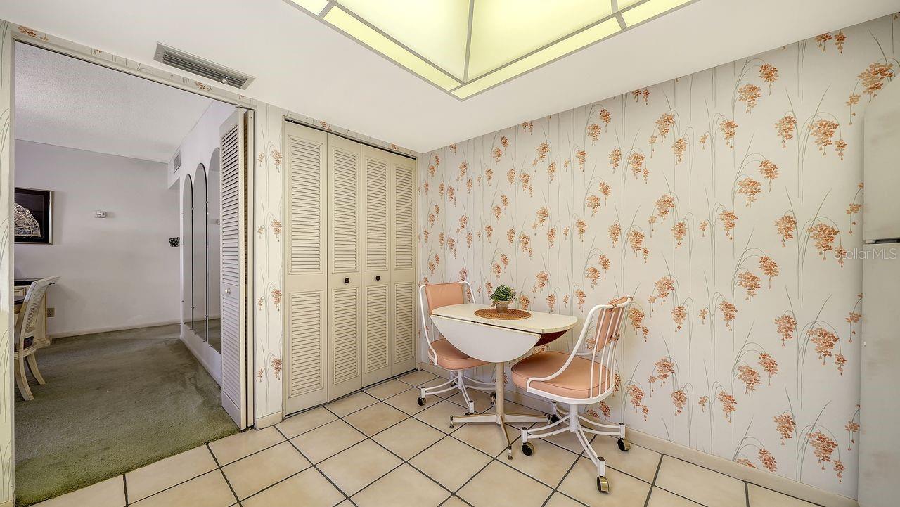 Listing photo id 11 for 1125 Peppertree Drive 302