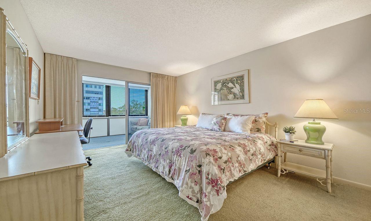 Listing photo id 13 for 1125 Peppertree Drive 302