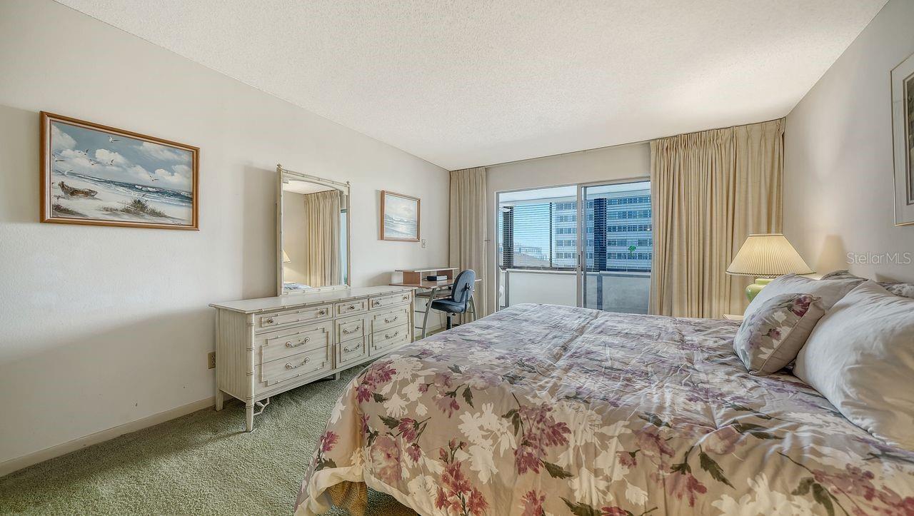 Listing photo id 14 for 1125 Peppertree Drive 302