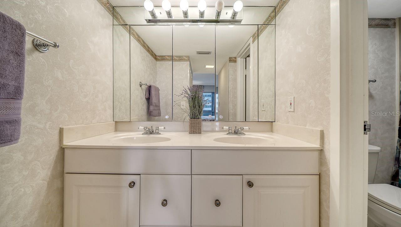 Listing photo id 15 for 1125 Peppertree Drive 302