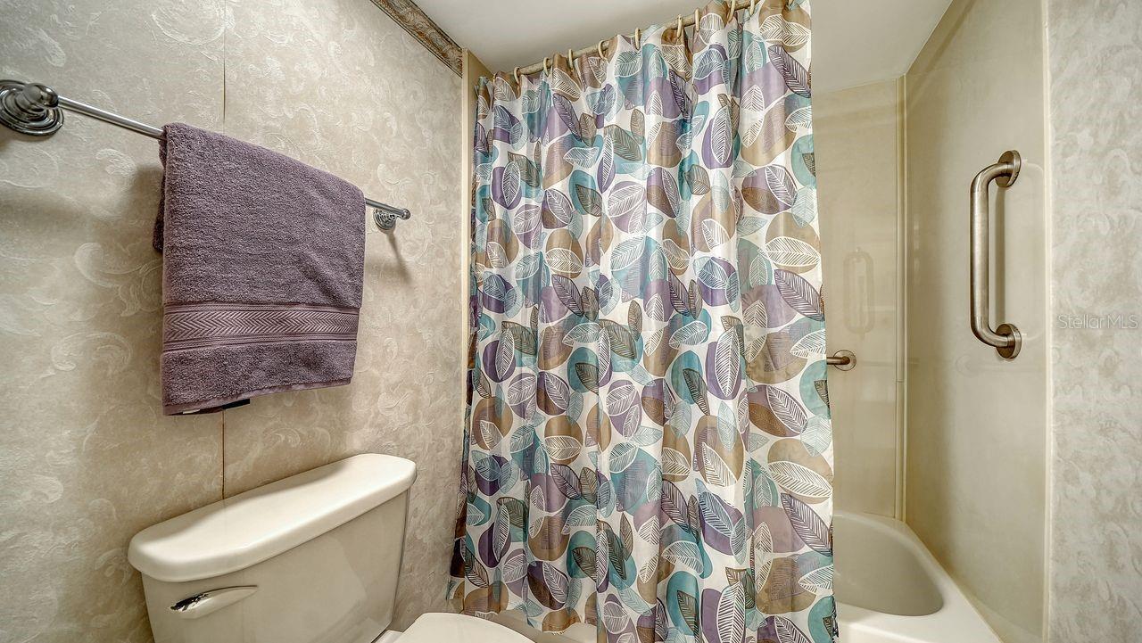 Listing photo id 16 for 1125 Peppertree Drive 302