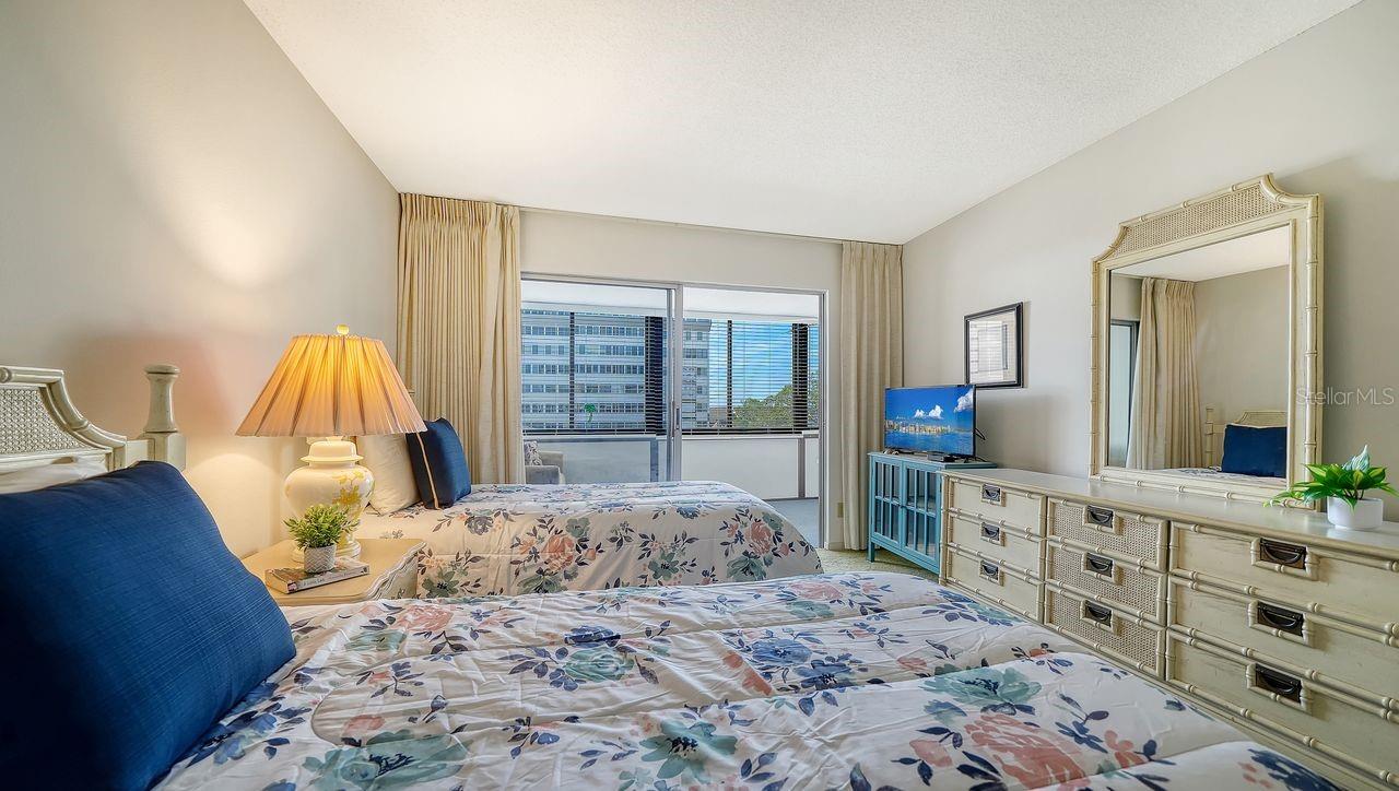 Listing photo id 18 for 1125 Peppertree Drive 302