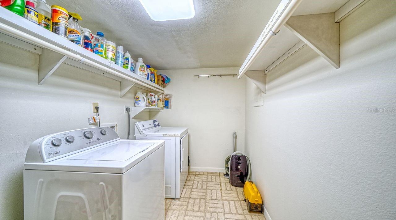 Listing photo id 21 for 1125 Peppertree Drive 302