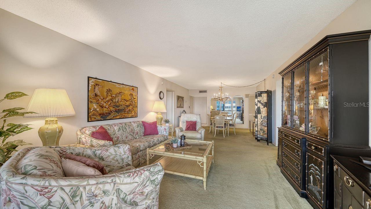 Listing photo id 4 for 1125 Peppertree Drive 302