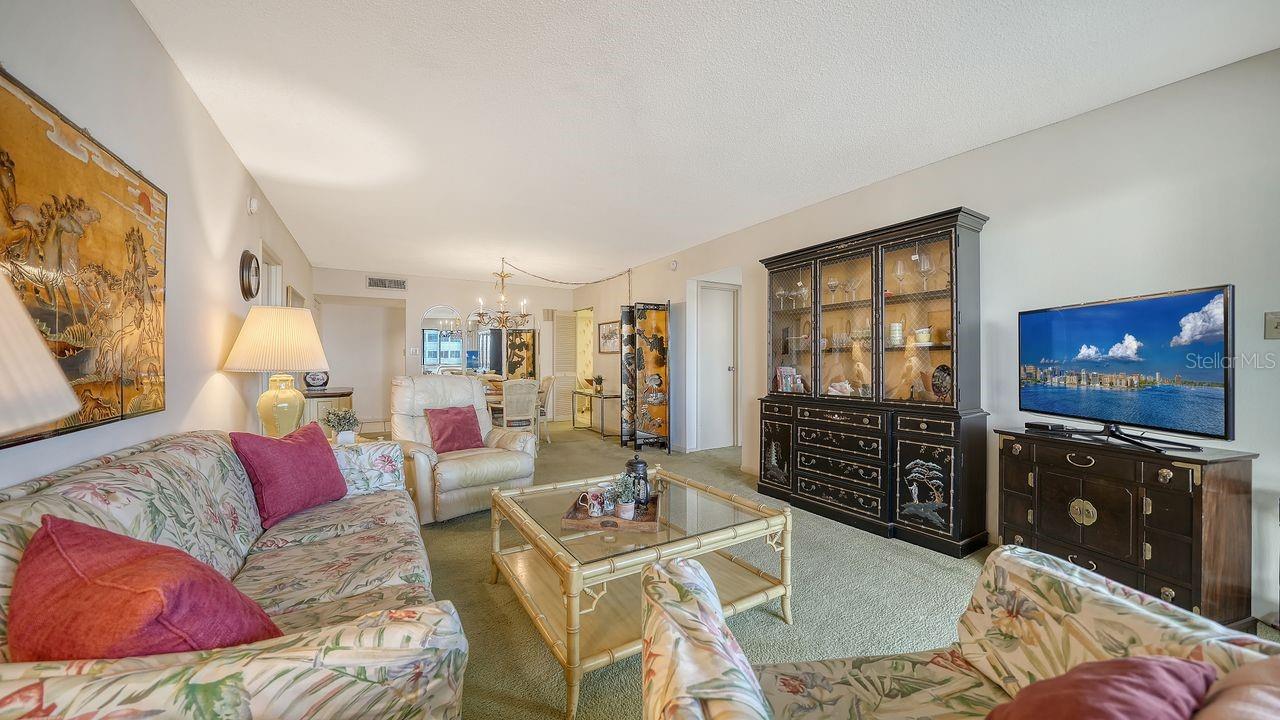 Listing photo id 5 for 1125 Peppertree Drive 302