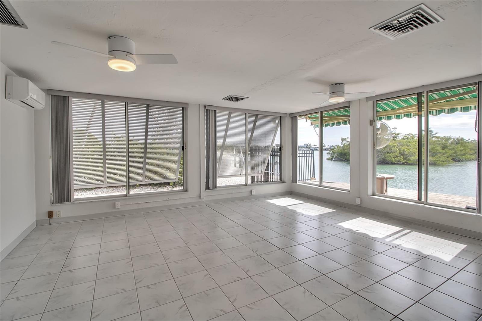 Image 17 of 49 For 922 Casey Cove Drive