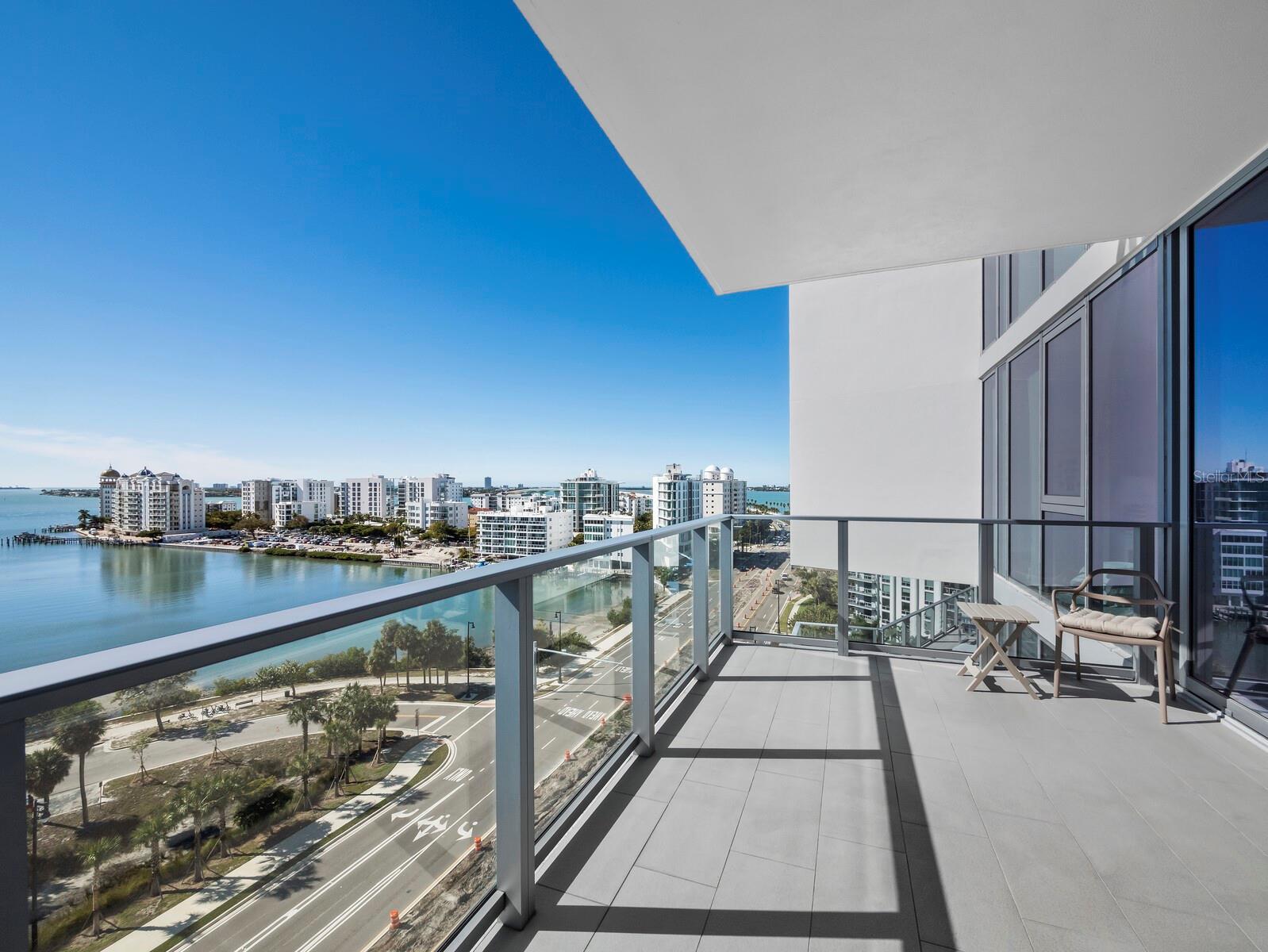 Listing photo id 12 for 1155 Gulfstream Avenue 906