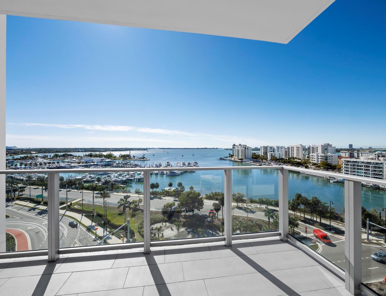 Listing photo id 14 for 1155 Gulfstream Avenue 906