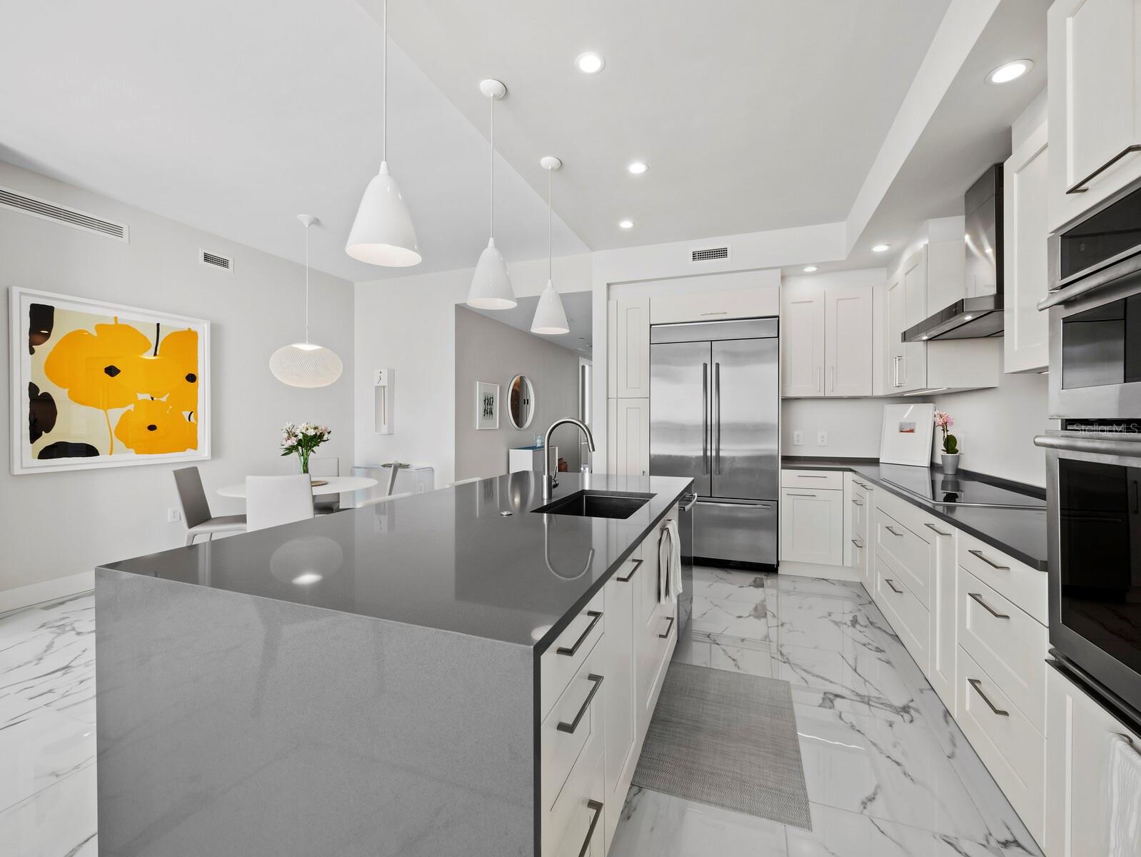 Listing photo id 19 for 1155 Gulfstream Avenue 906