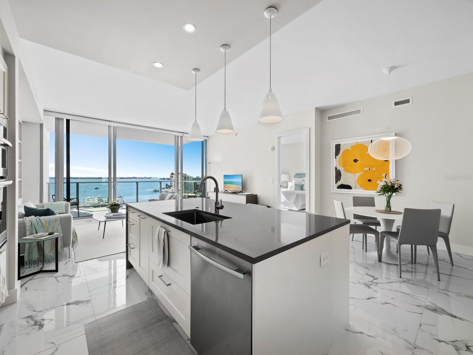 Listing photo id 20 for 1155 Gulfstream Avenue 906