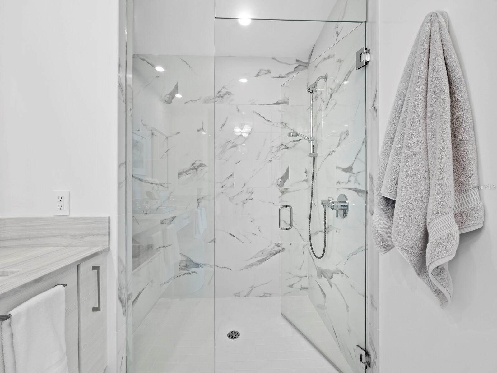 Listing photo id 28 for 1155 Gulfstream Avenue 906