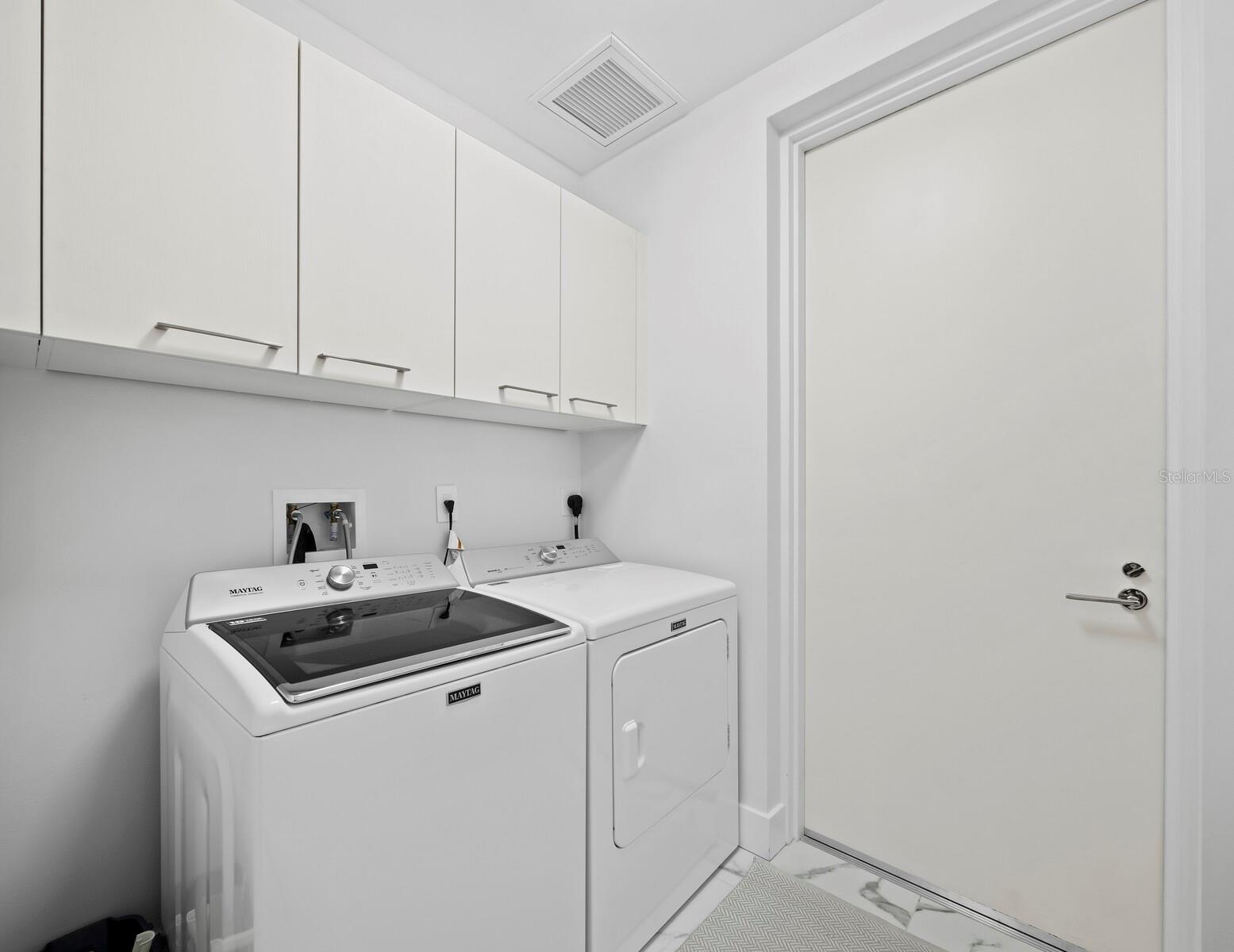 Listing photo id 34 for 1155 Gulfstream Avenue 906