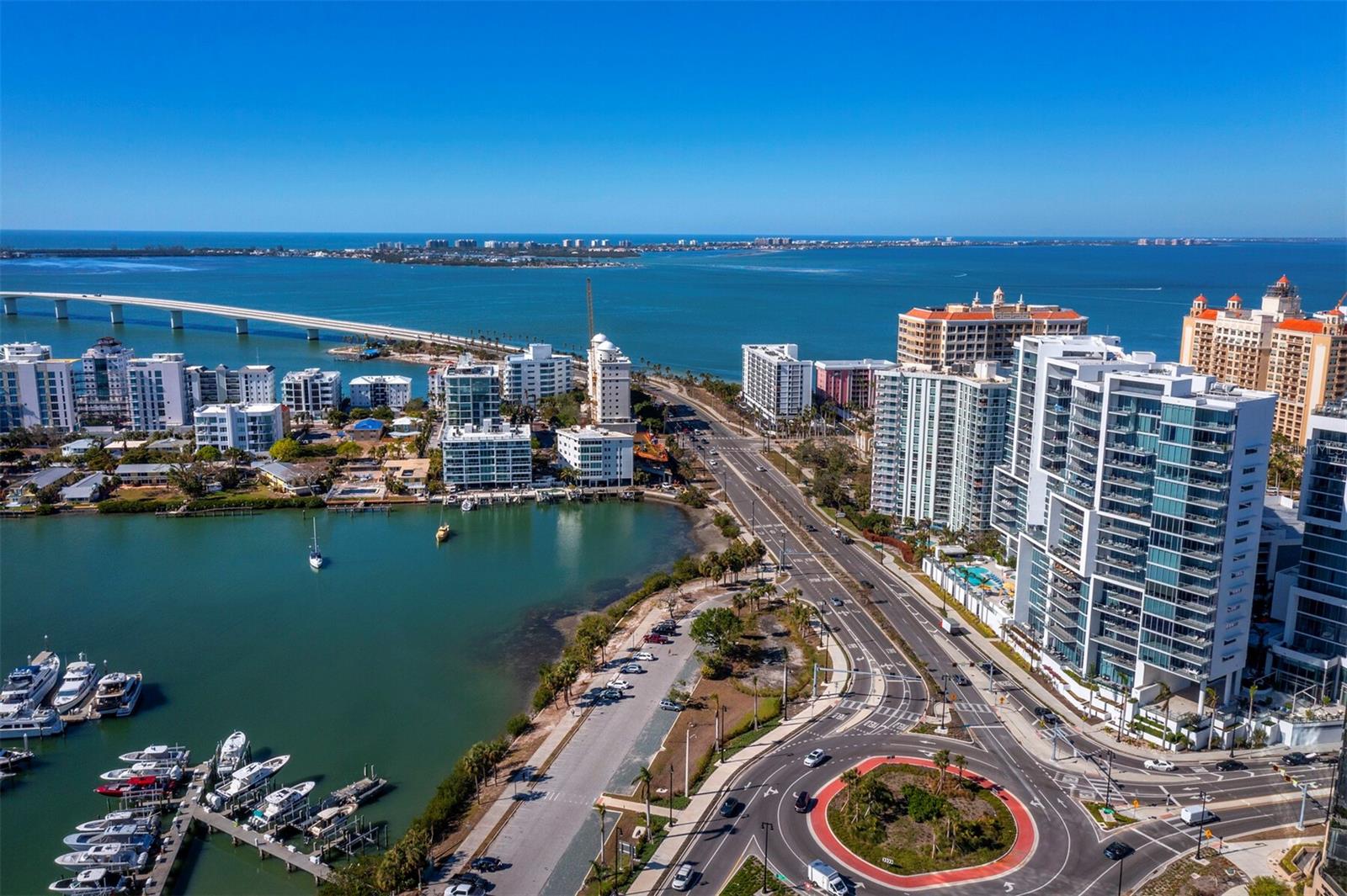 Listing photo id 41 for 1155 Gulfstream Avenue 906