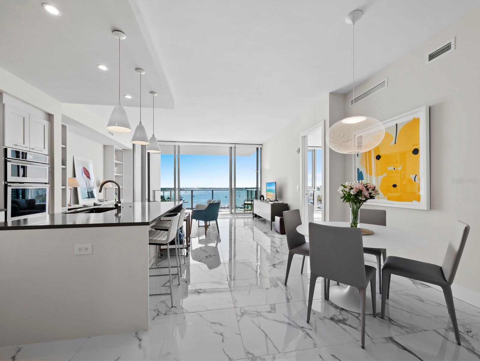 Listing photo id 3 for 1155 Gulfstream Avenue 906