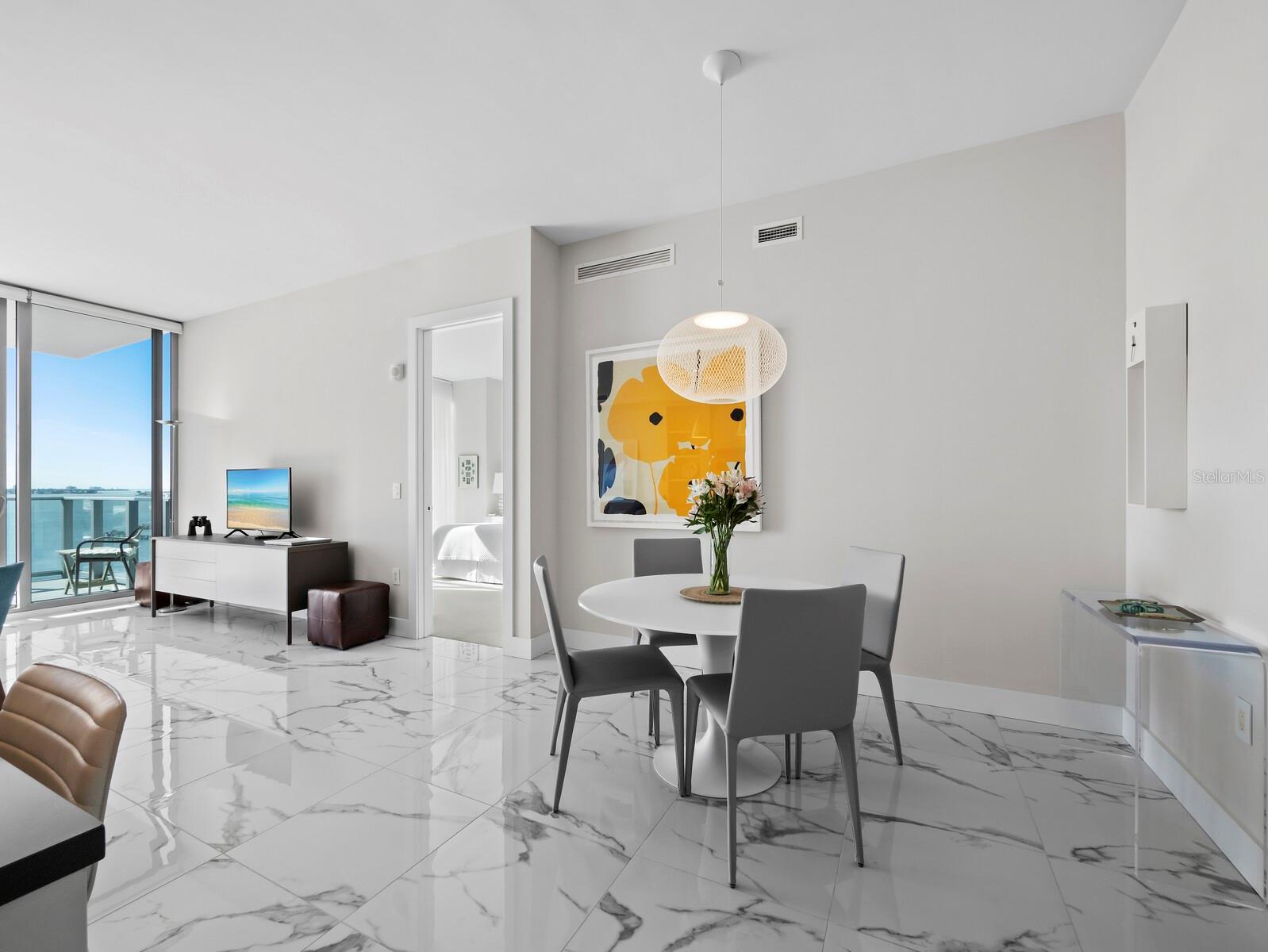 Listing photo id 5 for 1155 Gulfstream Avenue 906