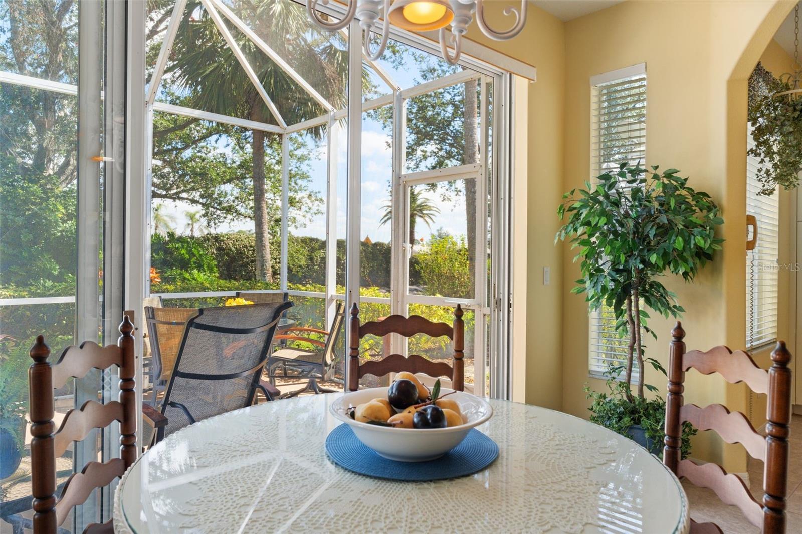 Image 18 of 65 For 905 Barclay Court