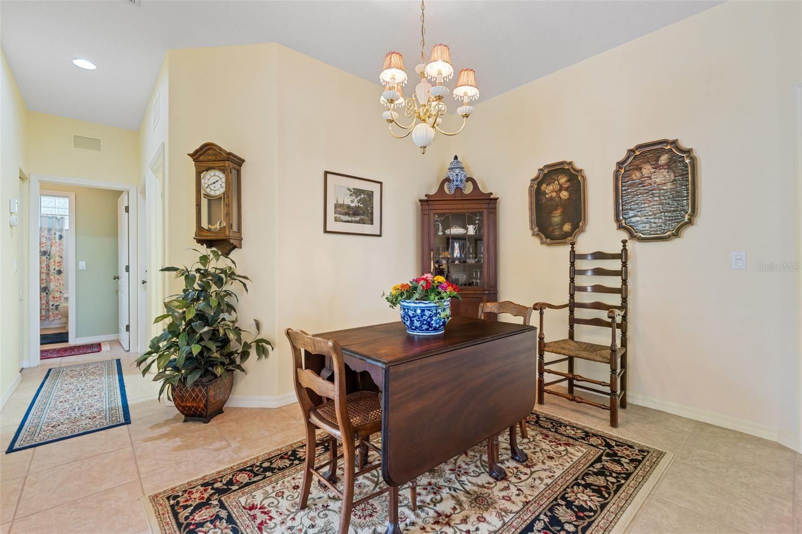 Image 23 of 65 For 905 Barclay Court