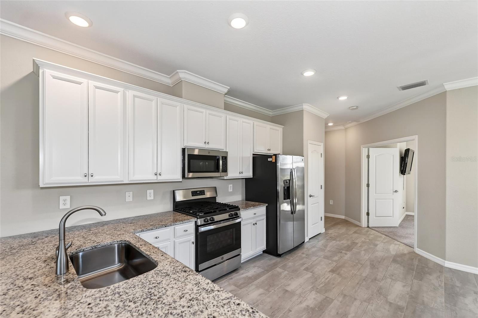 Image 5 of 39 For 11705 Bluebird Place