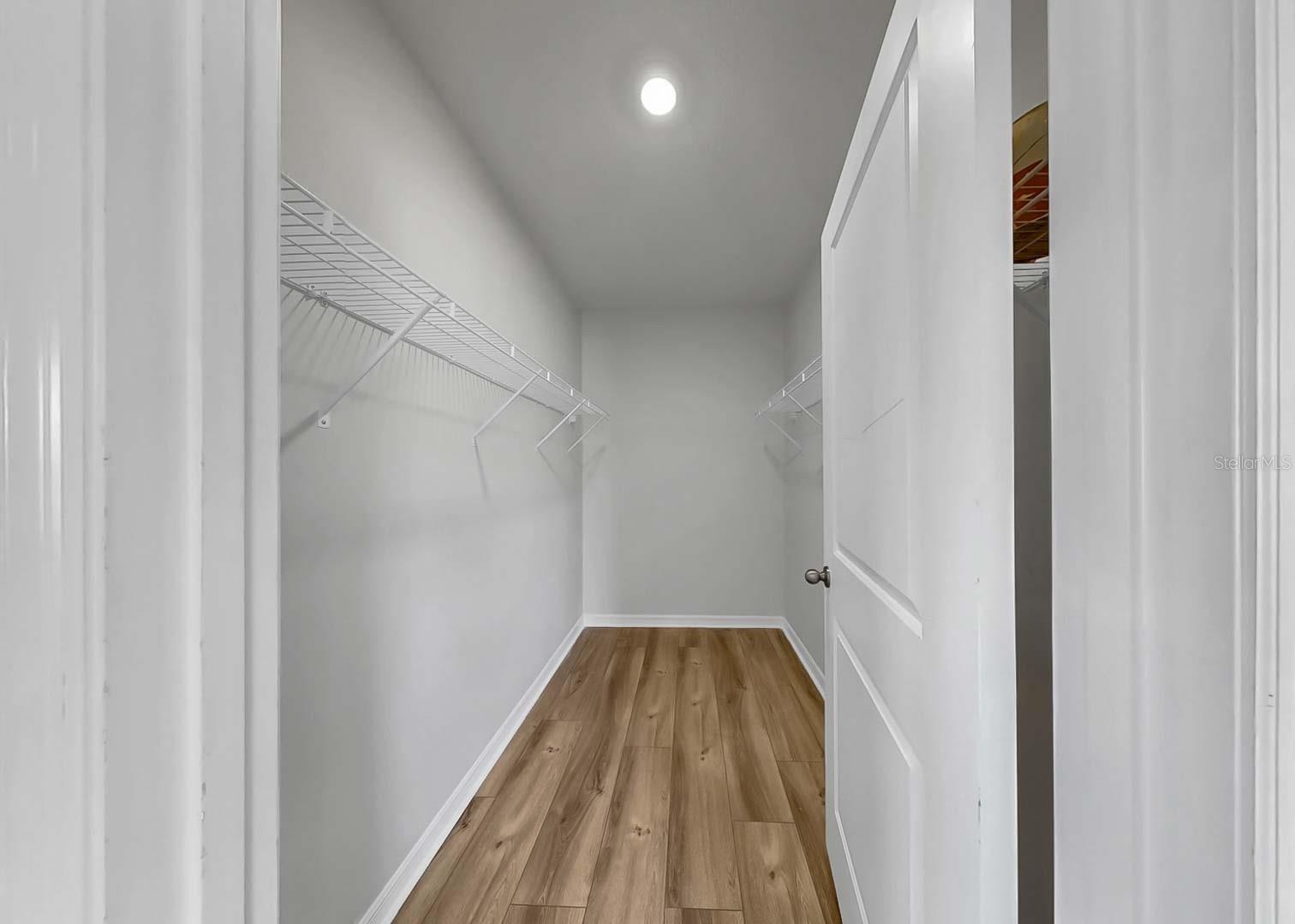 Image 33 of 63 For 16454 Woodside Glen