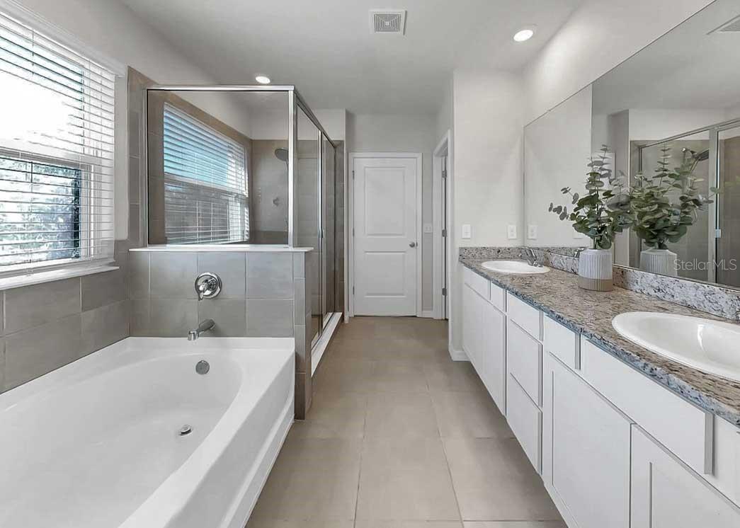 Image 36 of 63 For 16454 Woodside Glen