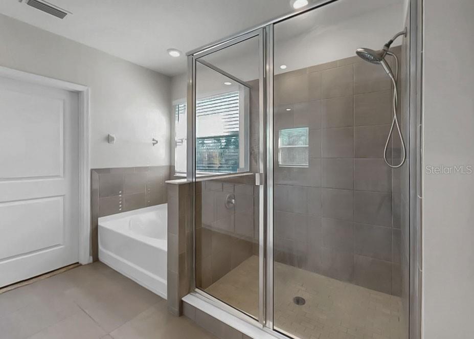 Image 37 of 63 For 16454 Woodside Glen