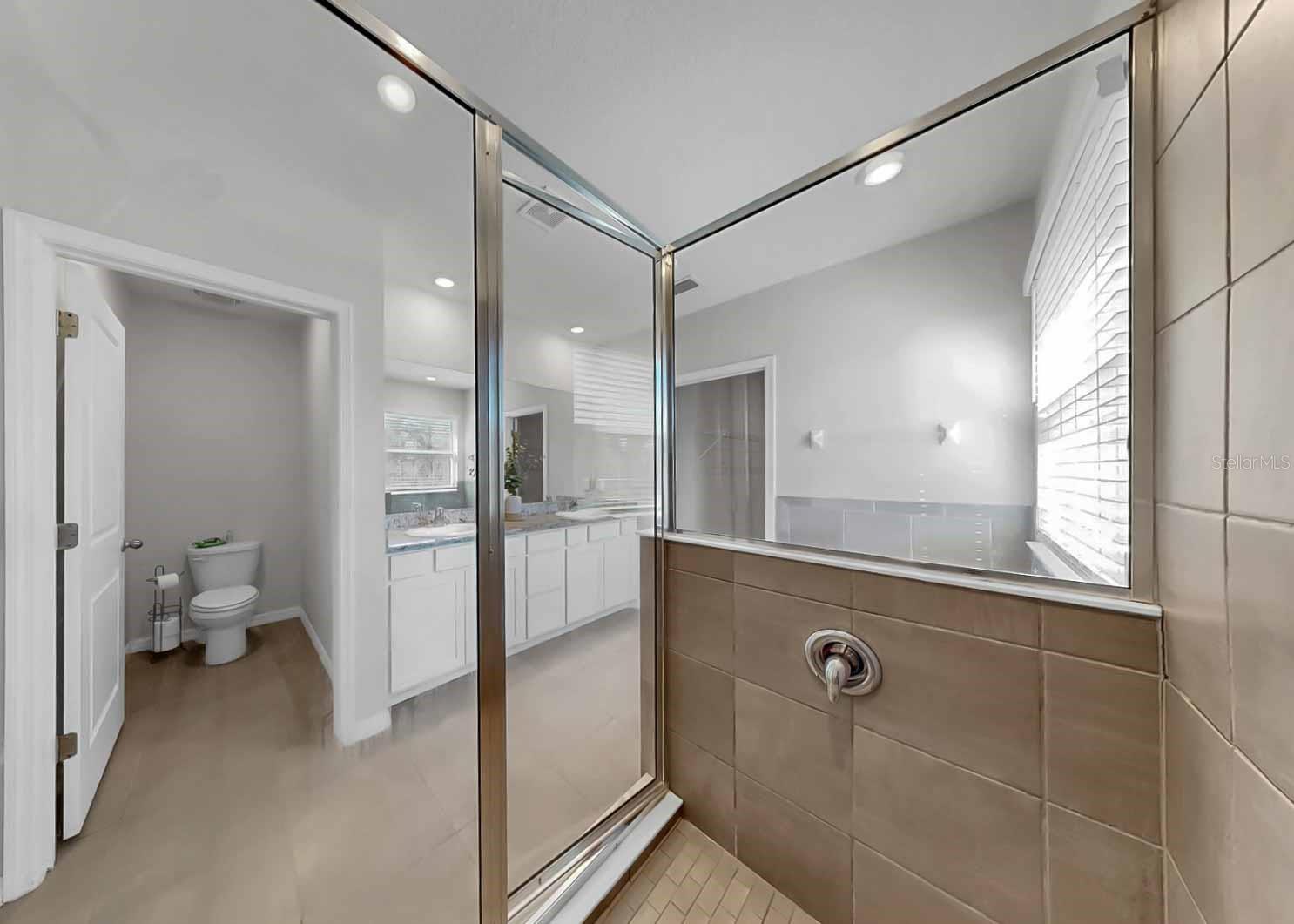 Image 38 of 63 For 16454 Woodside Glen