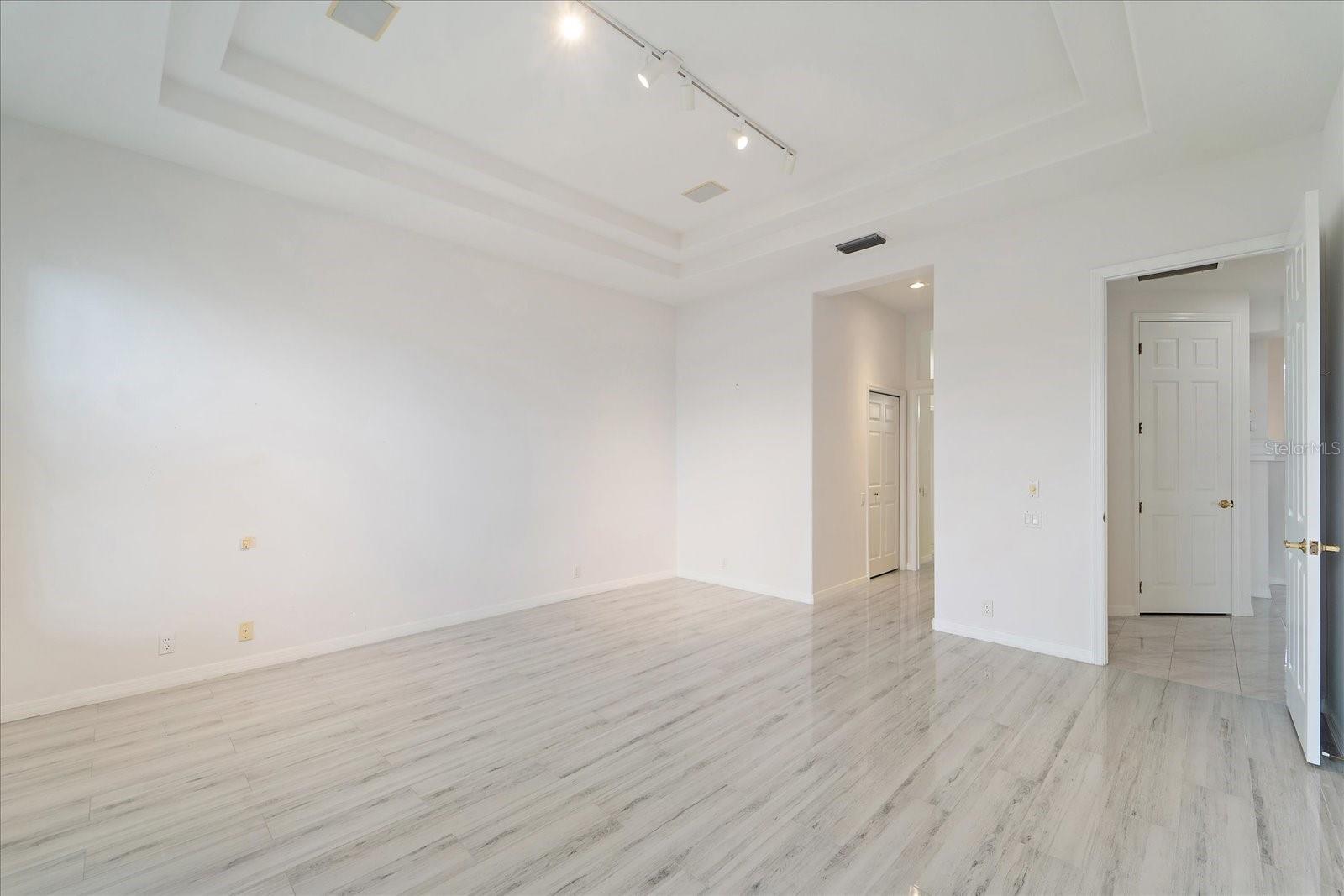 Image 19 of 59 For 6585 Waters Edge Way